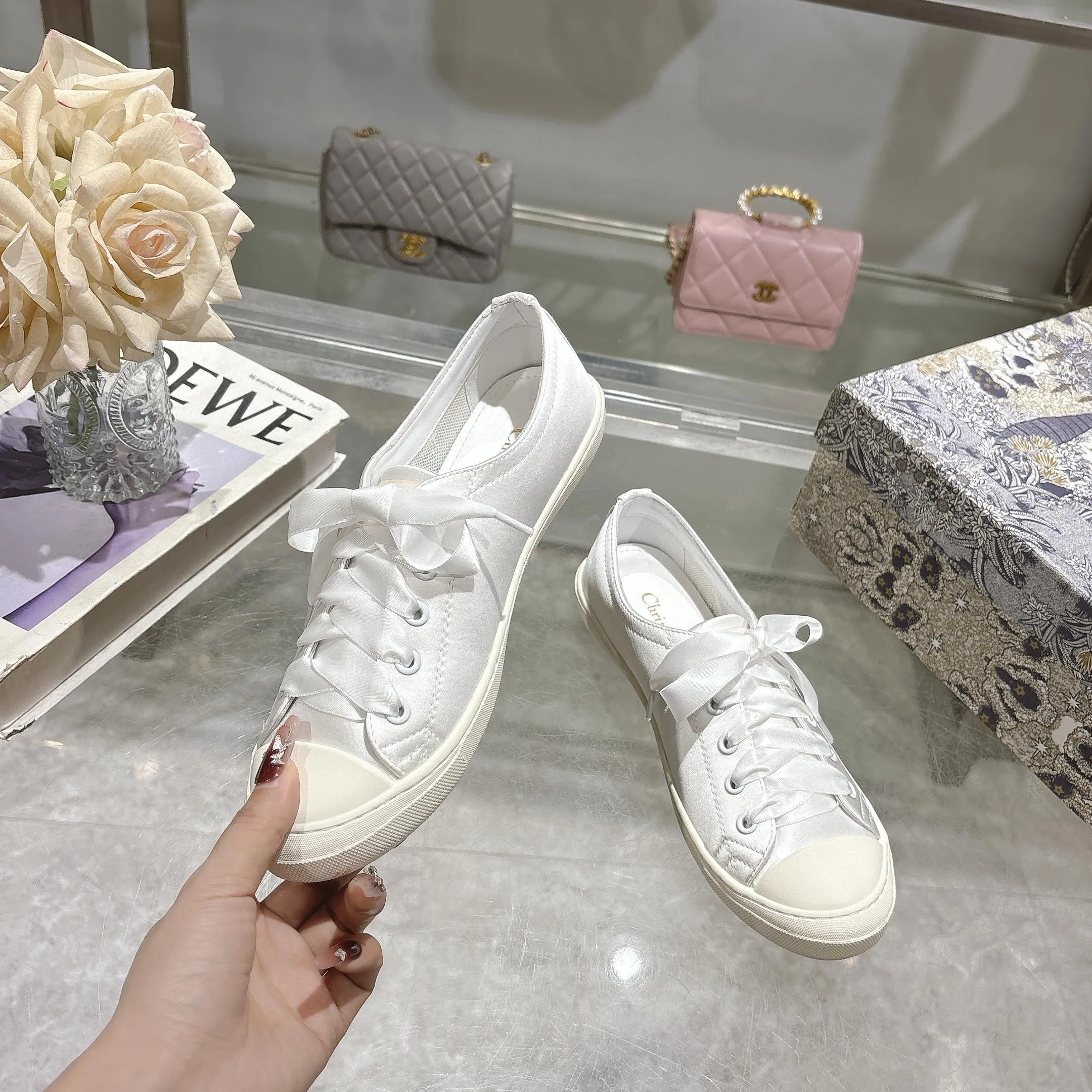 👟👟Ex-factory price 440👟👟 Dior ballet-style casual shoes, the same style as celebrities, satin fabric, breathable mesh lining, sheepskin for feet, wear-resistant rubber sole, size 35-40.